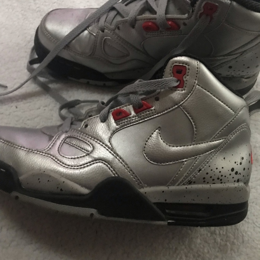 Gently worn Nike Air 7 1/2 women